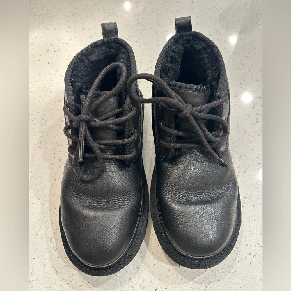 Men’s UGG Neumel Mini Boots – Size 6 (fits Women’s 7)